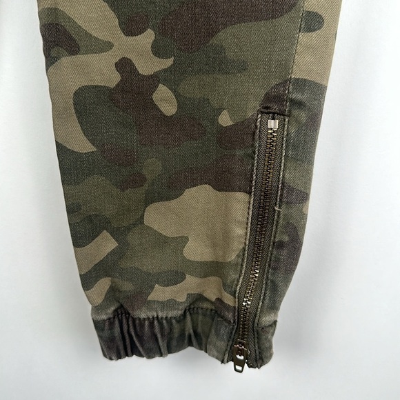 American Eagle Outfitters women’s Next Level Stretch Camo Joggers Size 2 Short - Picture 5 of 14